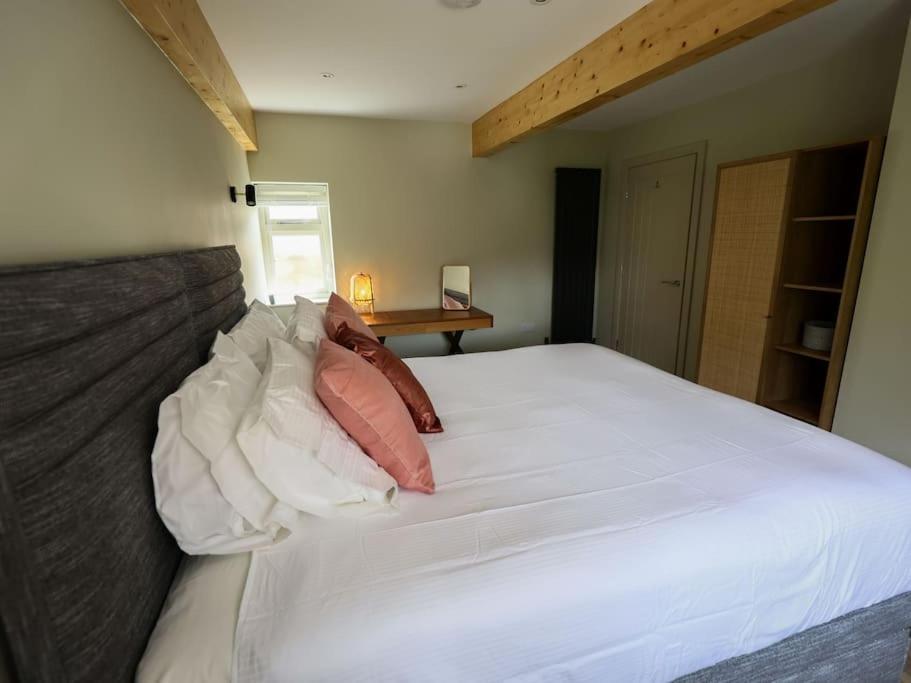 Spacious 1-Bed Apartment With Super King Or Twin In Central Charlbury, Cotswolds Zewnętrze zdjęcie